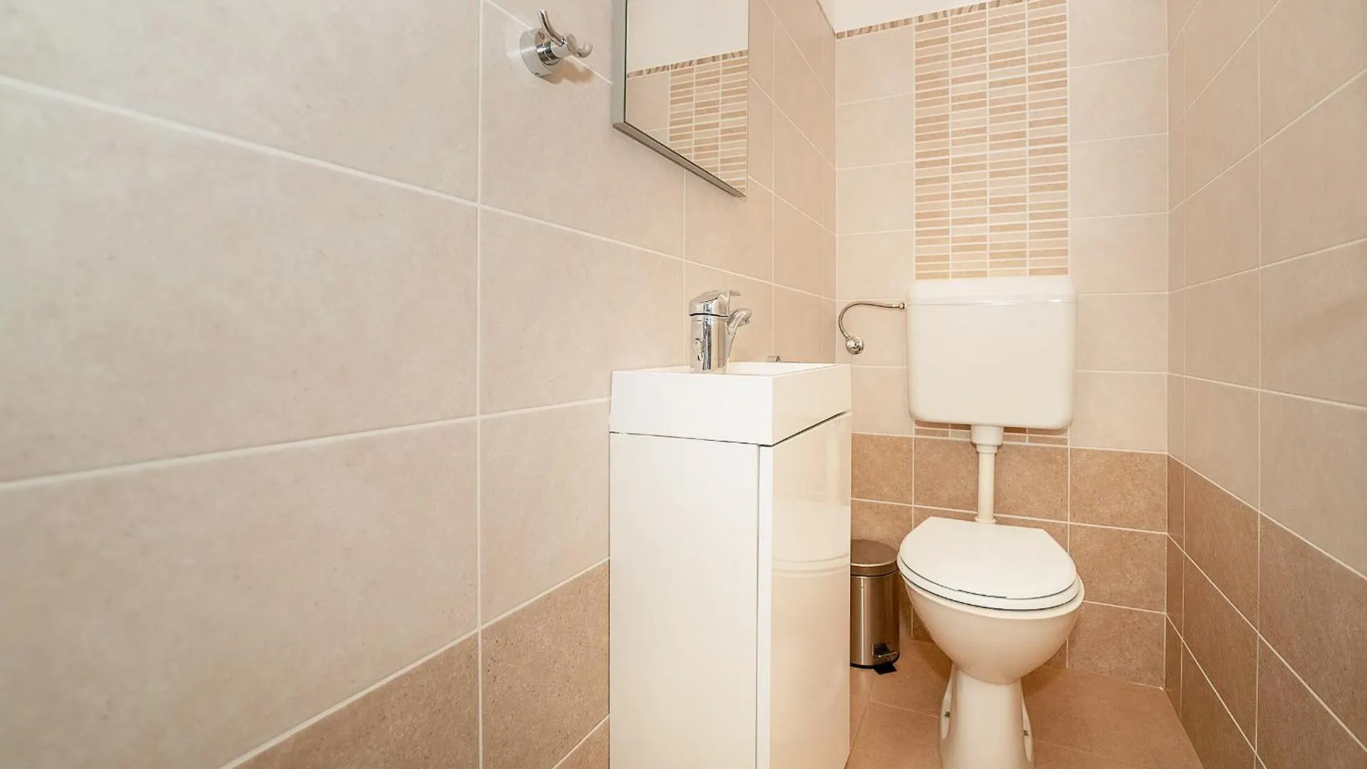 Apartmani Ana Juranic 1 Jurandvor